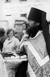 Игумен Герман (Чеботарь) на монастырском причале в ожидании прибытия святых мощей. 20 августа 1992 г.